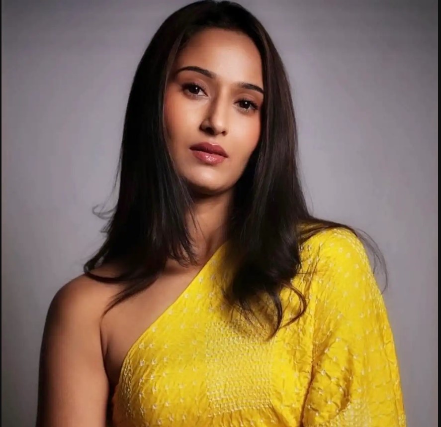 Saadhika Syal Wiki